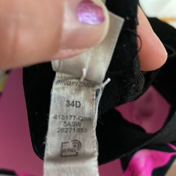 Woman’s pink bras/ Victoria secret - Picture 4 of 4